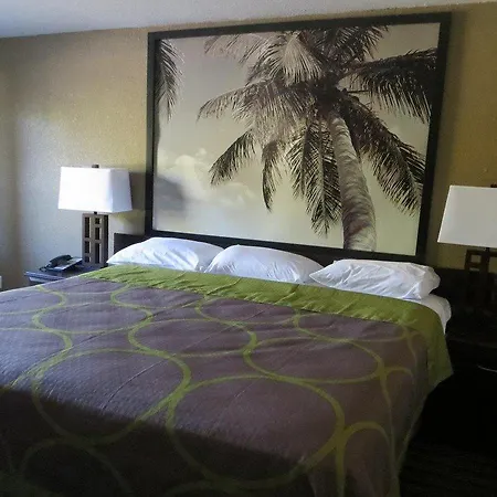 Super 8 By Wyndham Fort Myers Exterior photo