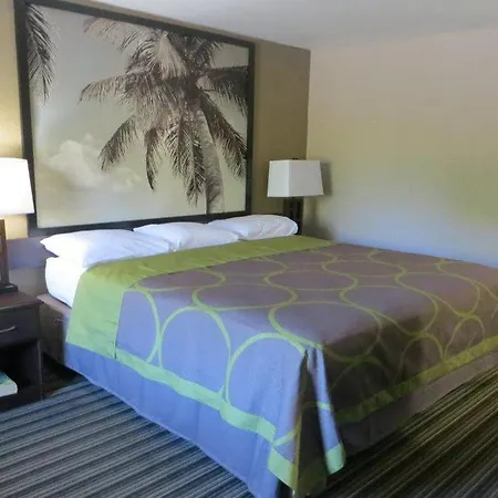 Super 8 By Wyndham Fort Myers Exterior photo